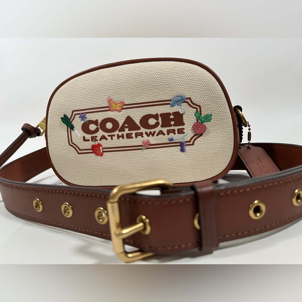 ‼️Last 1 NWT Coach Camera Crossbody With Garden Embroidery Coach Badge-Natural